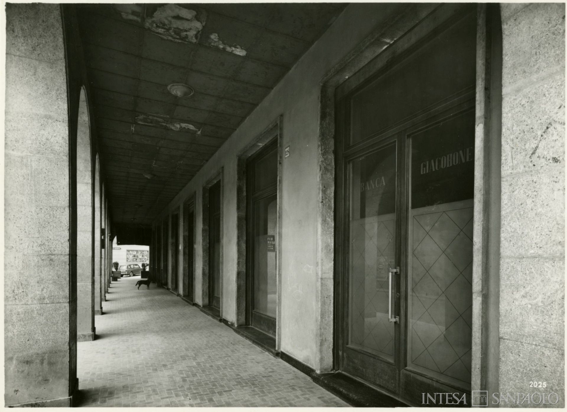 Banca Giacobone, Varzi, sede dell'istituto, anni Sessanta (Vincenzo Aragozzini)