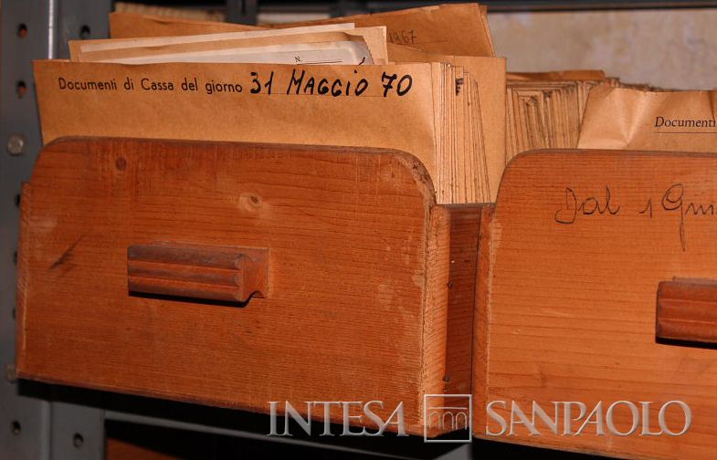Banca Giacobone, cassettino con la raccolta dei documenti di cassa del 1970