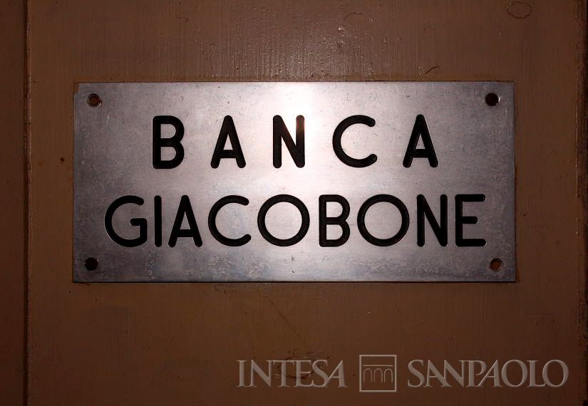 Banca Giacobone, targa affissa su un armadio blindato rinvenuto nel locale che conservata l'archivio della Banca Giacobone a Varzi