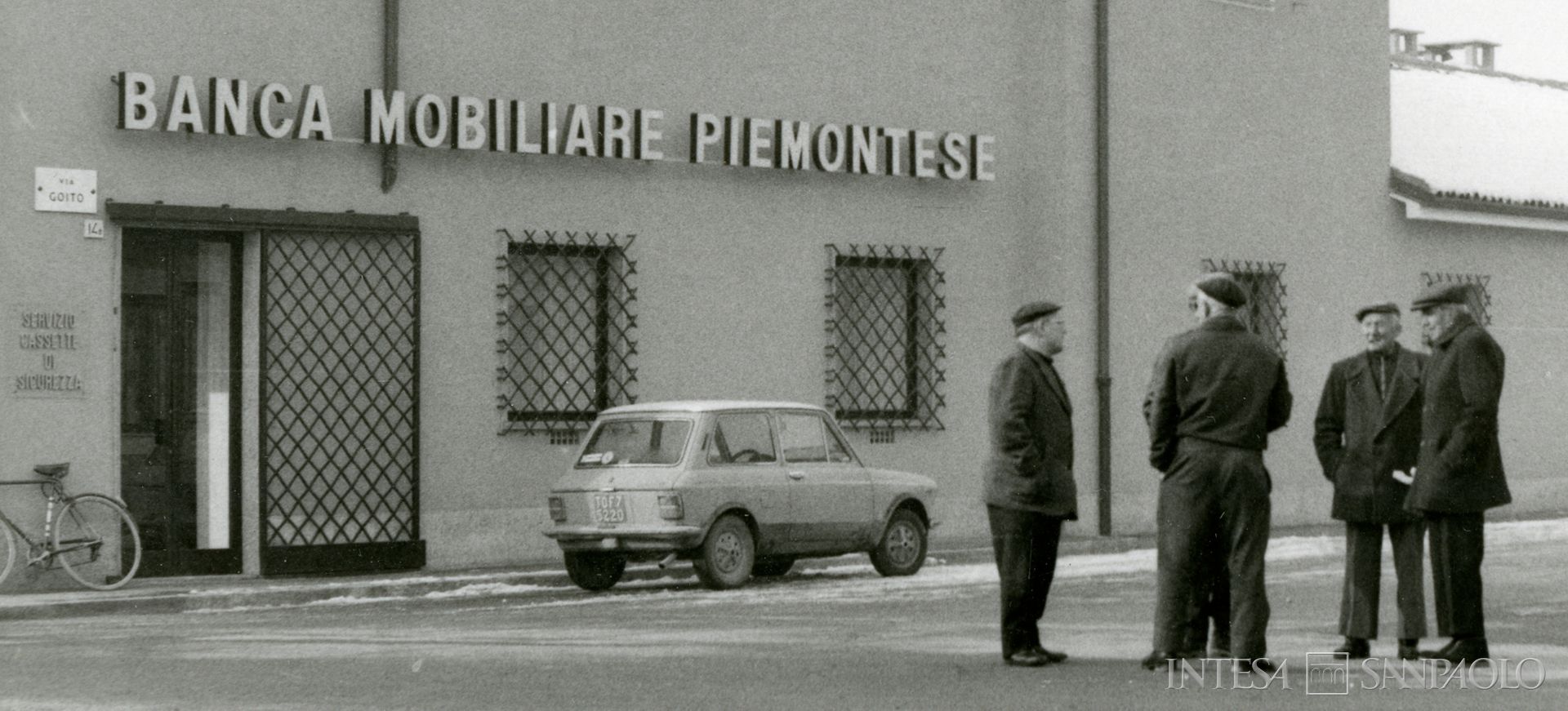Banca Mobiliare Piemontese, dettaglio dell'agenzia di Piobesi, anni Settanta (fotografo sconosciuto)