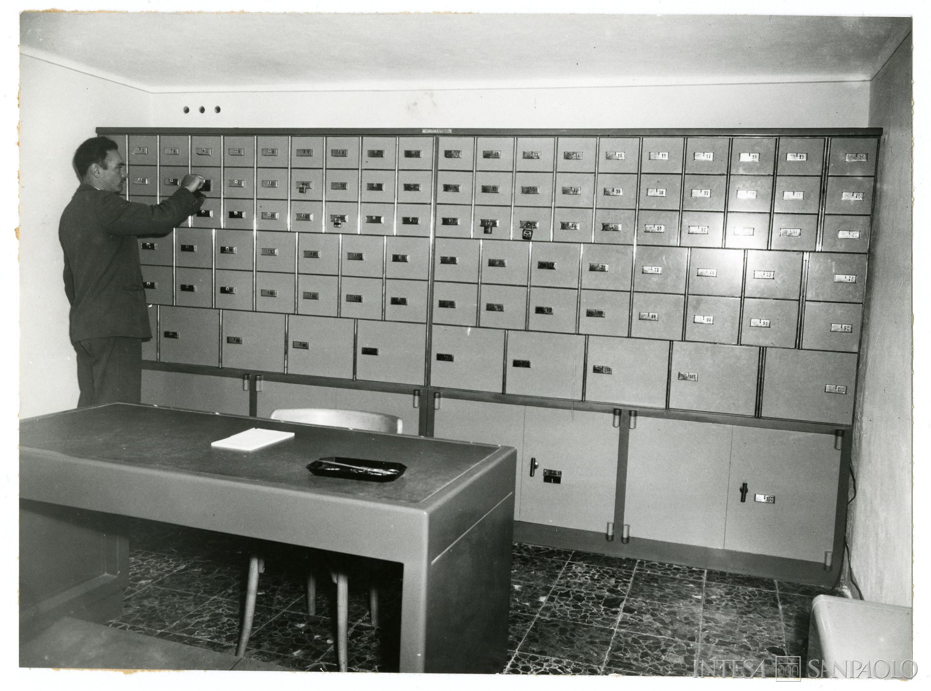Banca Torinese Balbis e Guglielmone, Vigone, sede di via Torino 8, 1952 - 1967 (fotografo sconosciuto)