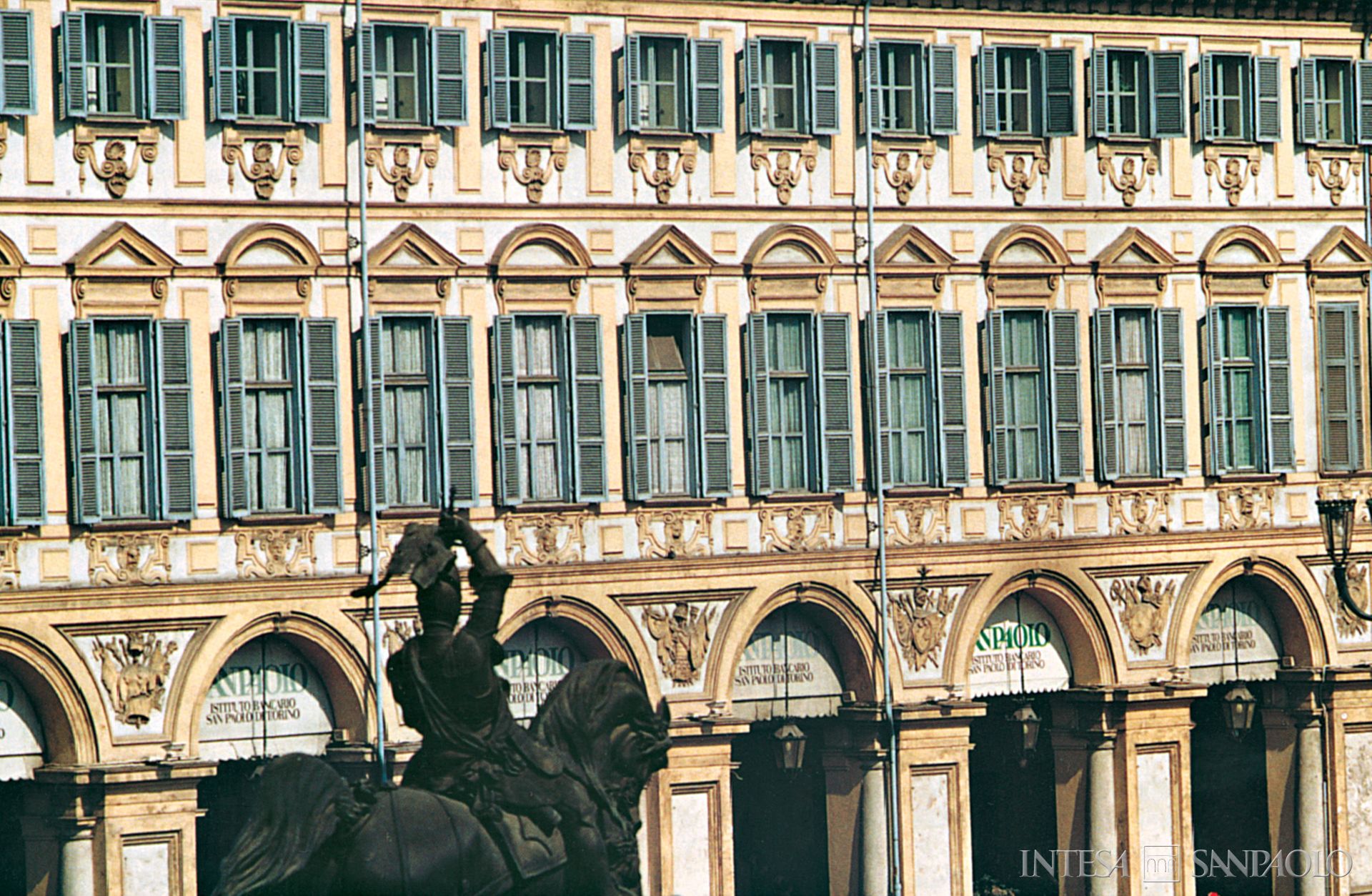 Istituto Bancario San Paolo di Torino, Torino, scorcio di Palazzo Turinetti, anni Ottanta (fotografo sconosciuto; Archivio Storico Compagnia di San Paolo)