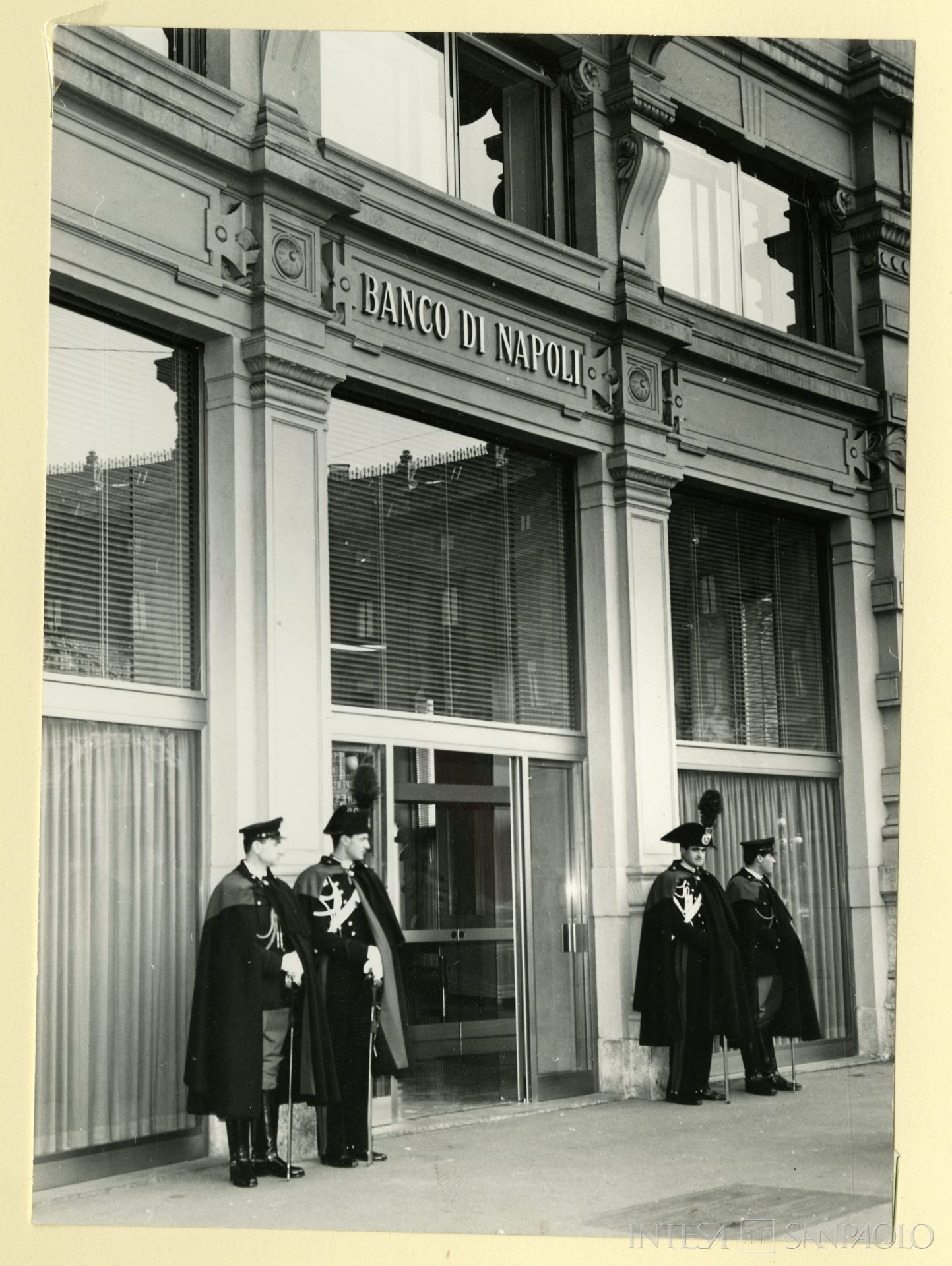 Banco di Napoli, inaugurazione della sede di Milano in piazza Cordusio, Casa Dario-Biandrà, 1960 (fotografia di New Service)