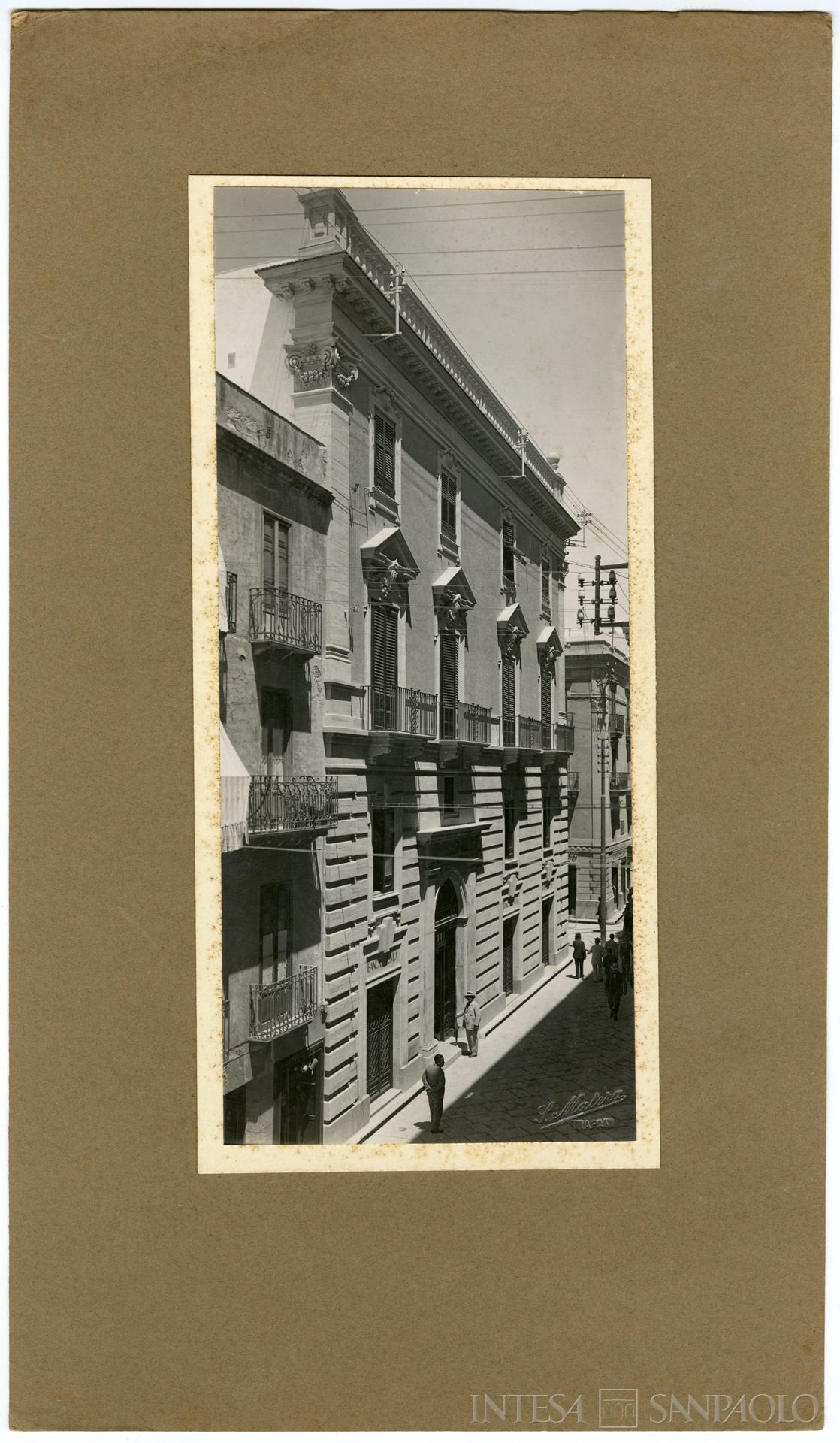 Banca Sicula, Trapani, facciata della sede dell'istituto, 1933 (fotografia di Salvatore Sammartano Matera)