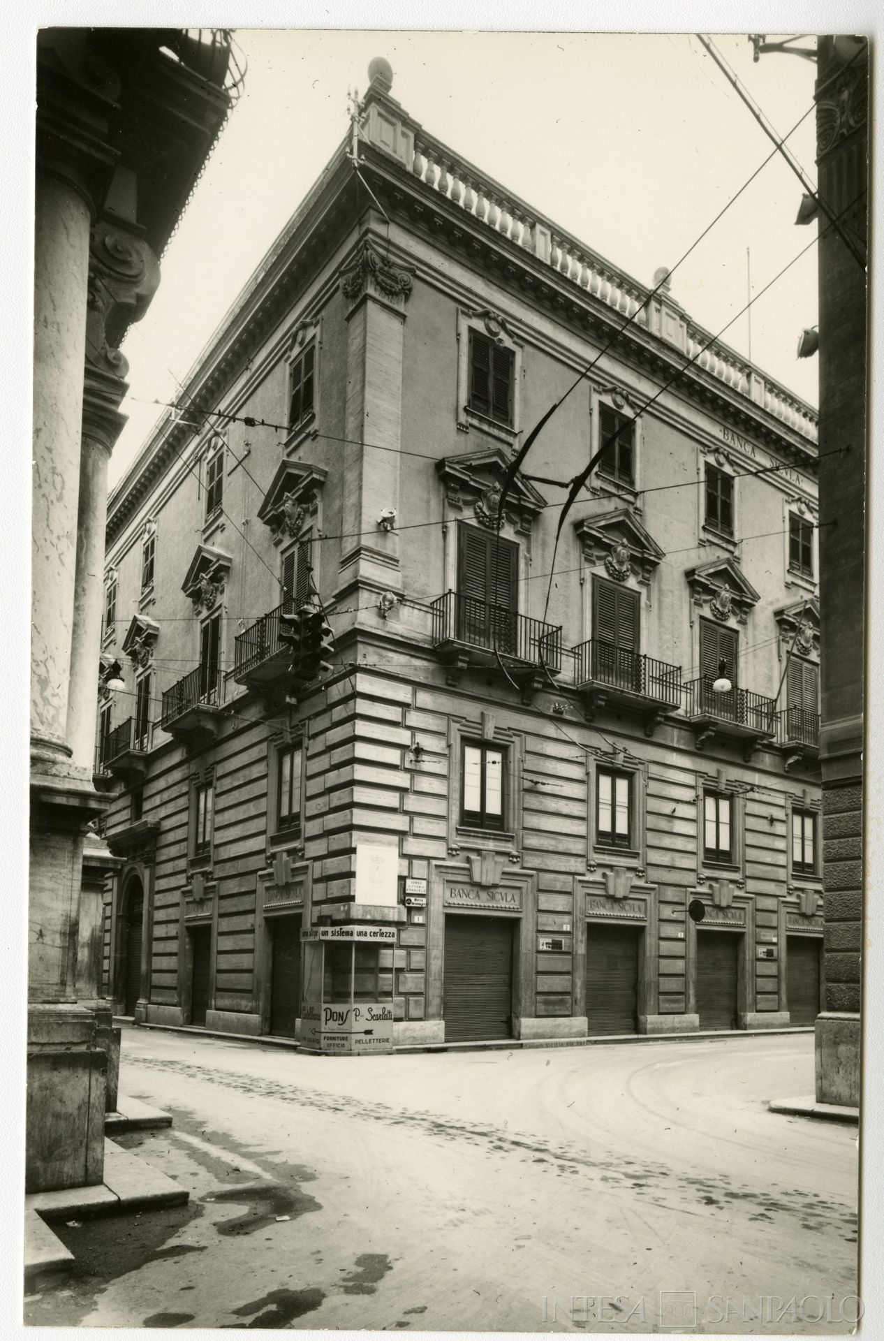 Banca Sicula, Trapani, esterni della sede dell'Istituto, 1962 (fotografia di Publifoto)