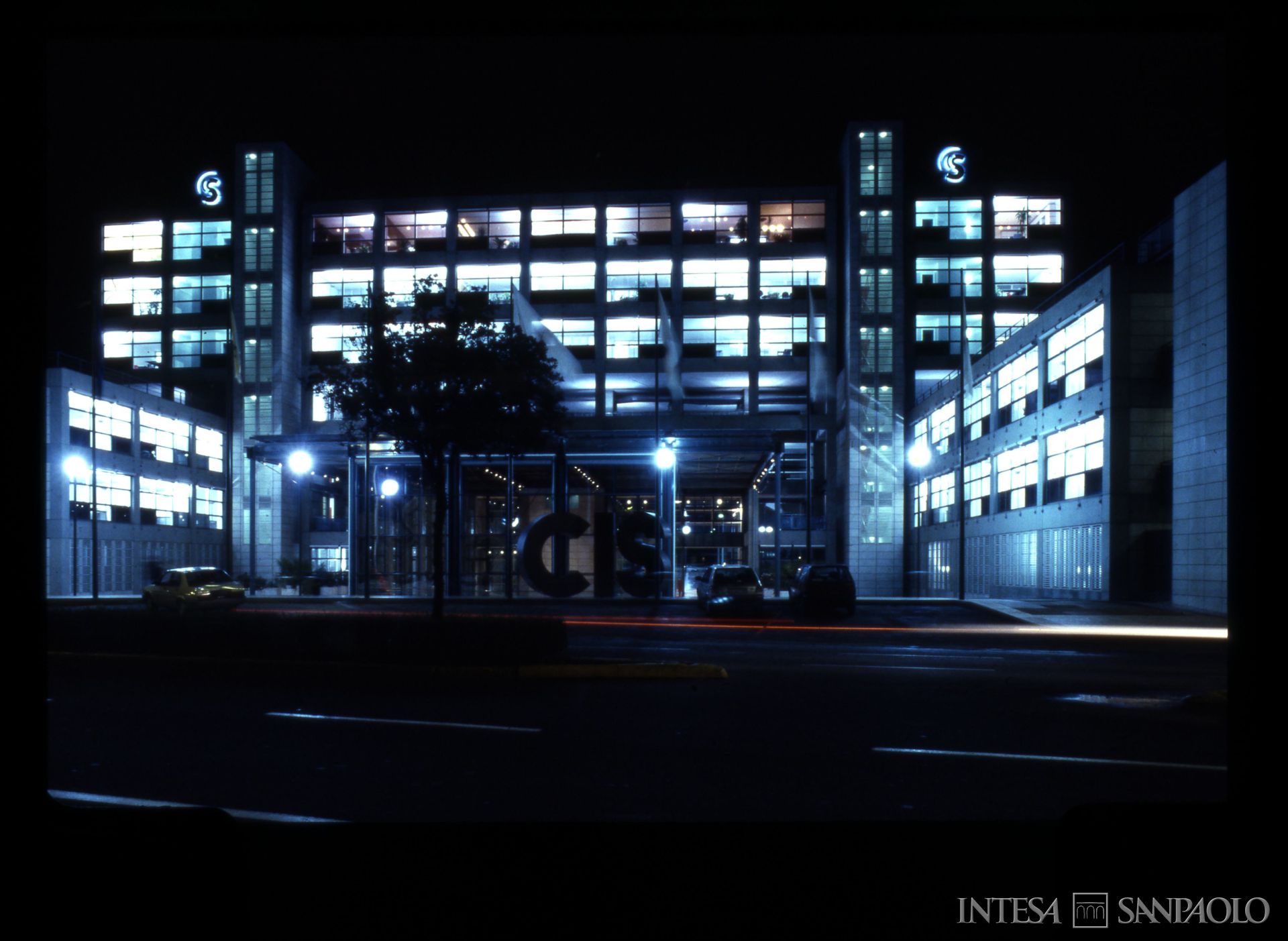 Credito Industriale Sardo, sede di Cagliari, 1992 (fotografia di Berengo Gardin)