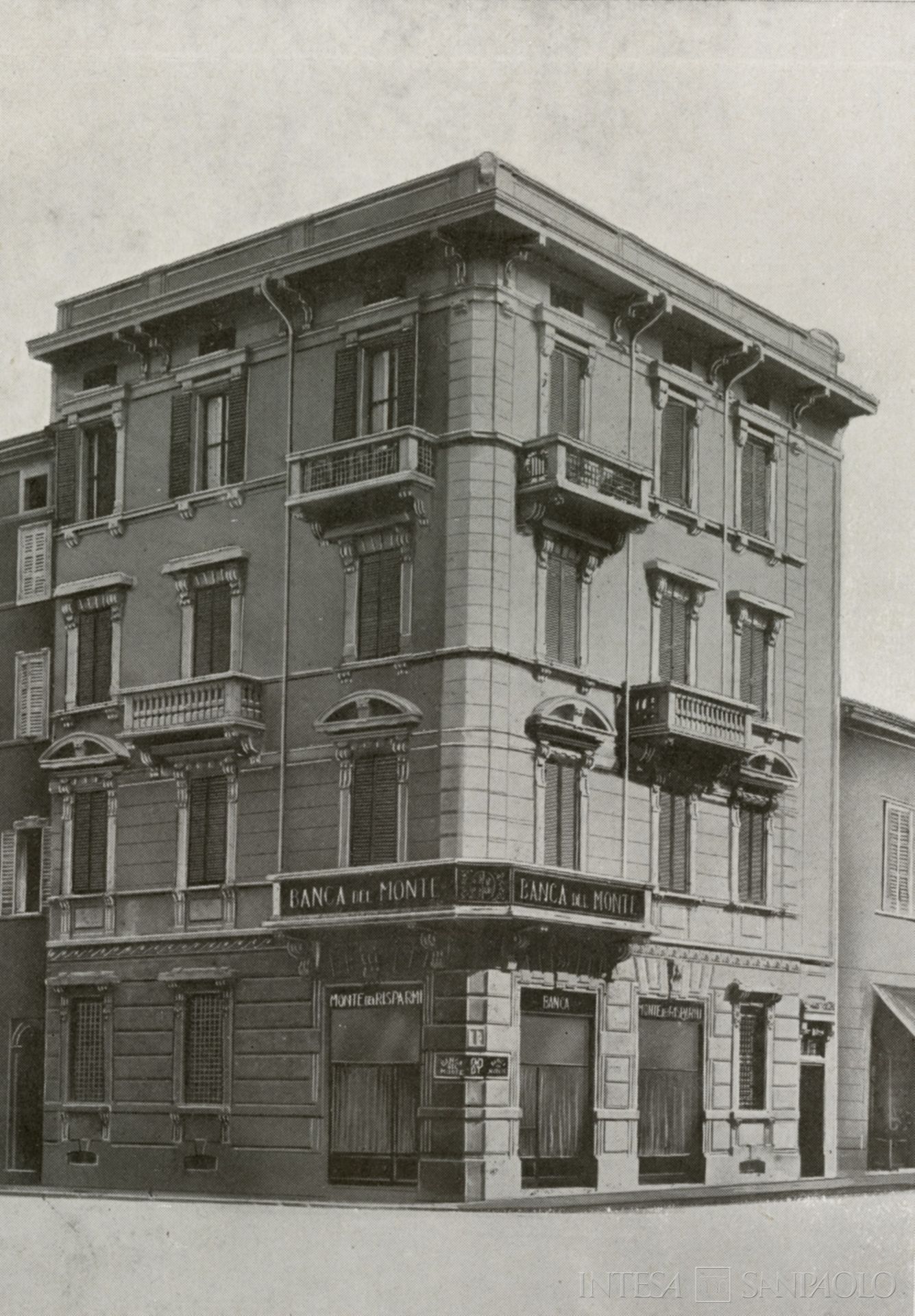 Banca del Monte di Parma, prima sede dell'Istituto in via Garibaldi, anni Trenta, fotografia tratta da Il Monte di Pietà di Parma, Cenni storici illustrati, 1955 (fotografo sconosciuto)