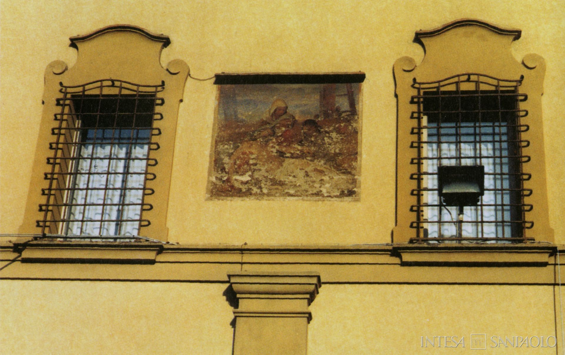 Monte di Credito su Pegno di San Felice sul Panaro, particolare della sede, anni Ottanta (fotografo sconosciuto)