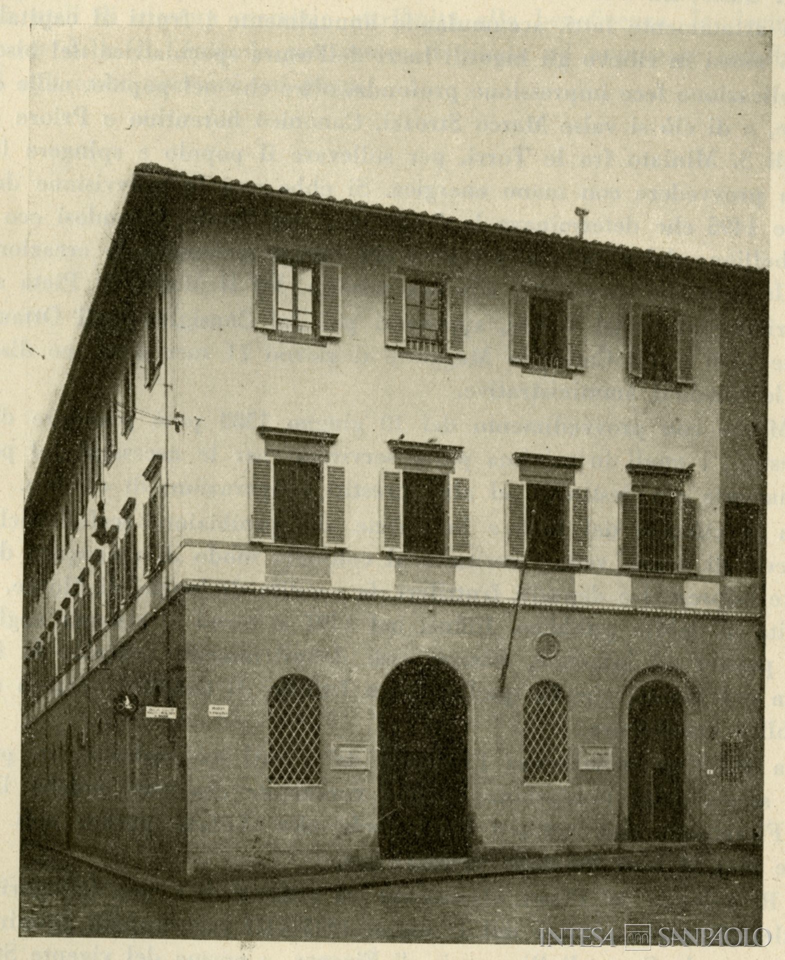 Monte di Pietà di Firenze - Reale Azienda de' Presti, sede della Reale Azienda de' Presti, anni Trenta, fotografia tratta da Le Casse di Risparmio Italiane nel Venticinquennale della loro associazione (1912-1937-XV), 1937 (fotografo sconosciuto)