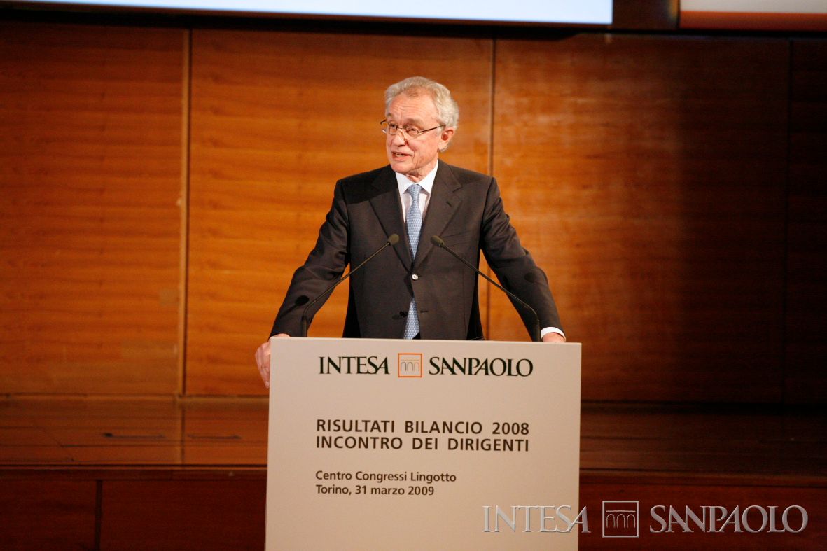Intesa Sanpaolo, Giovanni Bazoli all'incontro con i dirigenti per i risultati di bilancio del 2008, Torino, 31 marzo 2009 (fotografo sconosciuto)