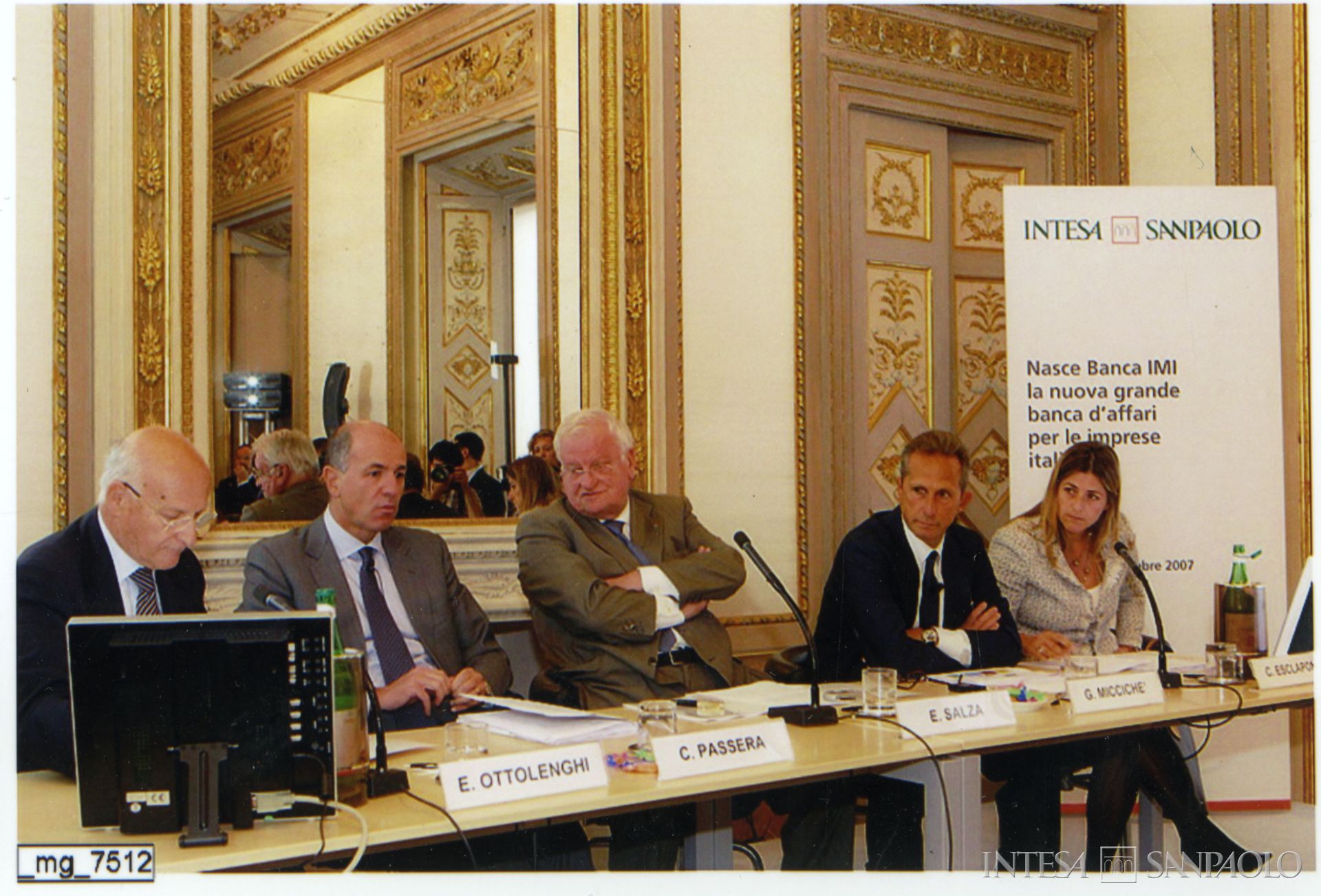 Banca IMI, fotografia dalla conferenza stampa del 27 settembre 2007 che annuncia la fondazione dell'istituto (ph. sconosciuto)