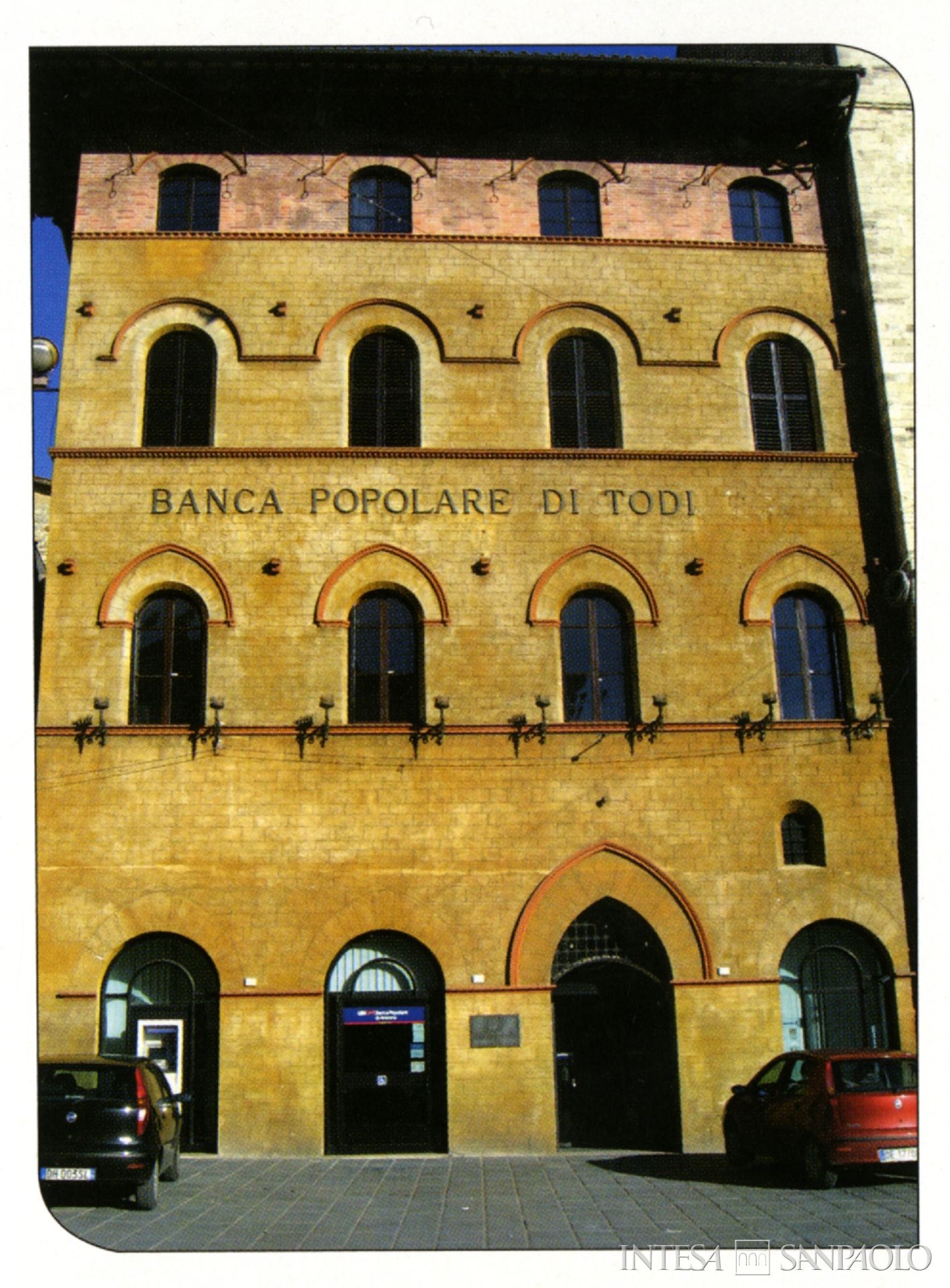 Banca Popolare Cooperativa di Todi, sede in Piazza del Popolo a Todi, tratta da YoUBI n. 1, gennaio-febbraio 2011, p. 63