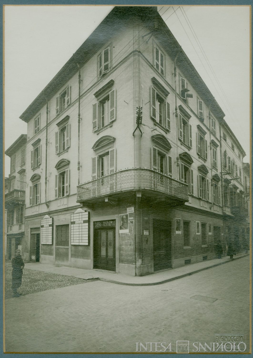 Cassa di Risparmio di Tortona, esterno della sede di Piazza del Duomo a Tortona, 15 febbraio 1932, ph. Andrea Ginocchio