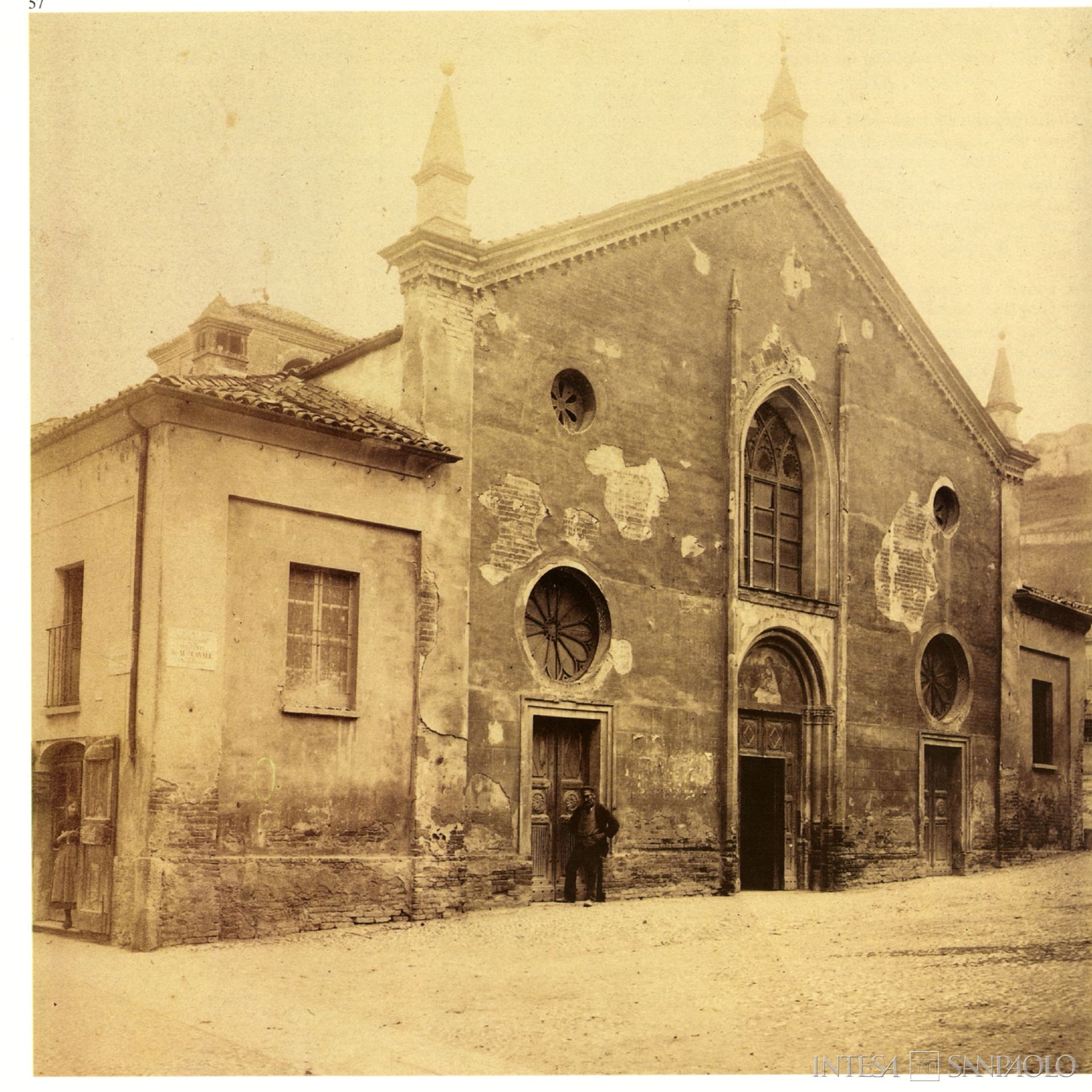 Monte di credito su pegno di Tortona, Chiesa di S. Maria dei Canali, prima sede del Monte di pietà (poi Monte di credito su pegno di Tortona), fotografia del 1889 tratta da Storia, arte e restauri nel Tortonese, 1993, p. 60