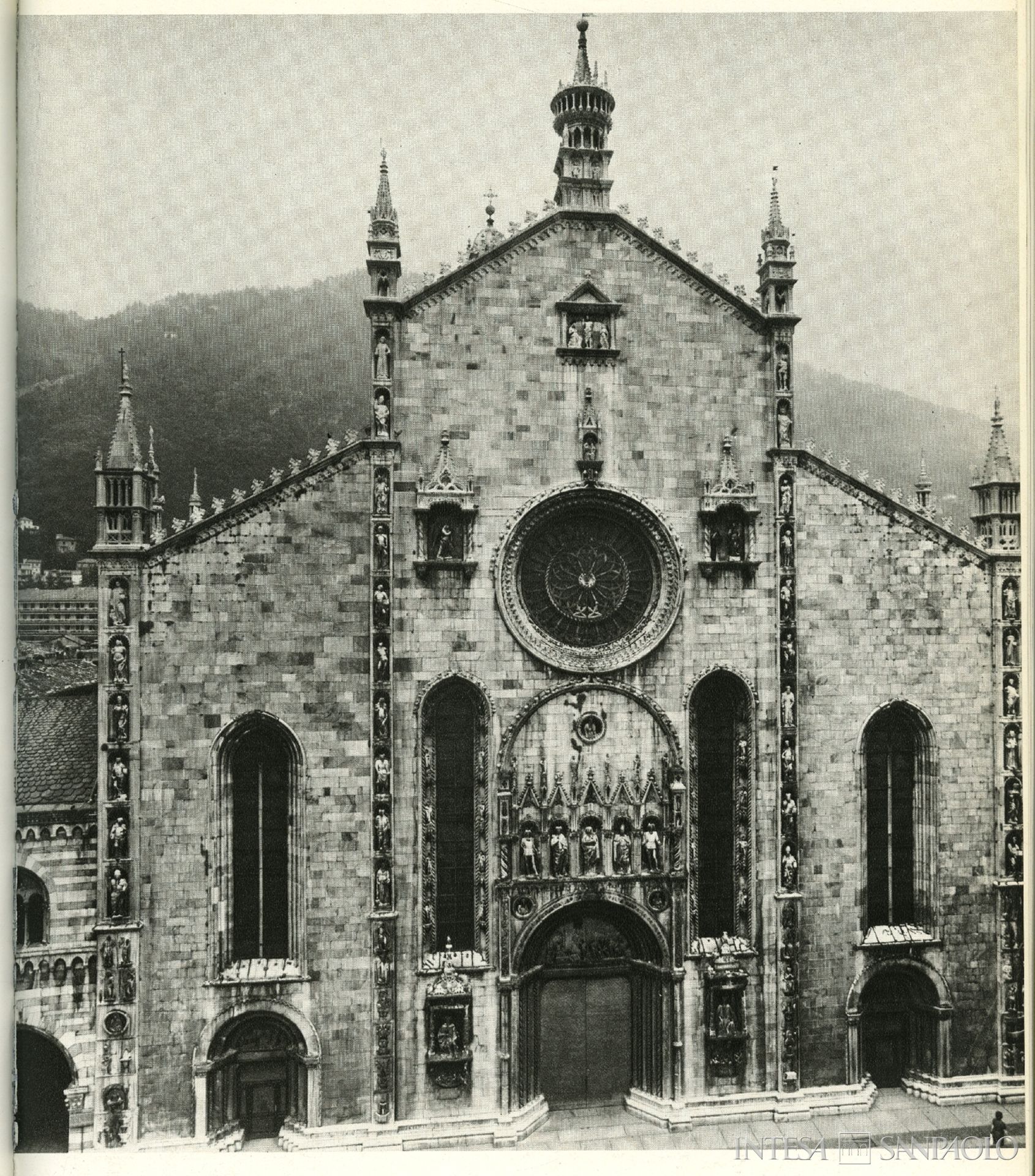 Monte di Credito su Pegno di Como, Duomo di Como, fotografia di Mario Carrieri tratta da Il Duomo di Como (Cariplo, Milano, 1972), p. 41