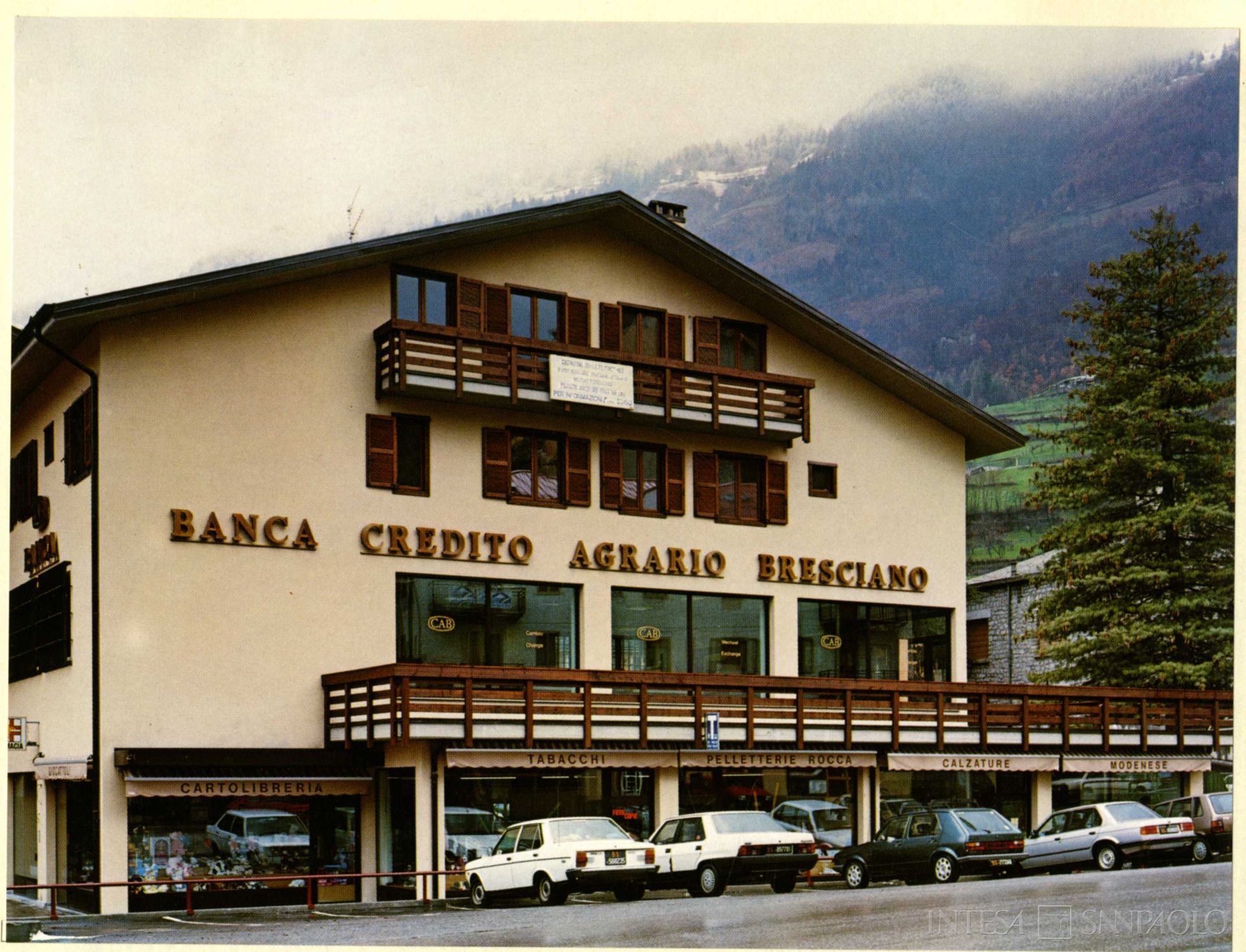 Credito Agrario Bresciano, Agenzia di Edolo, fotografia tratta da Relazione e bilancio 1985