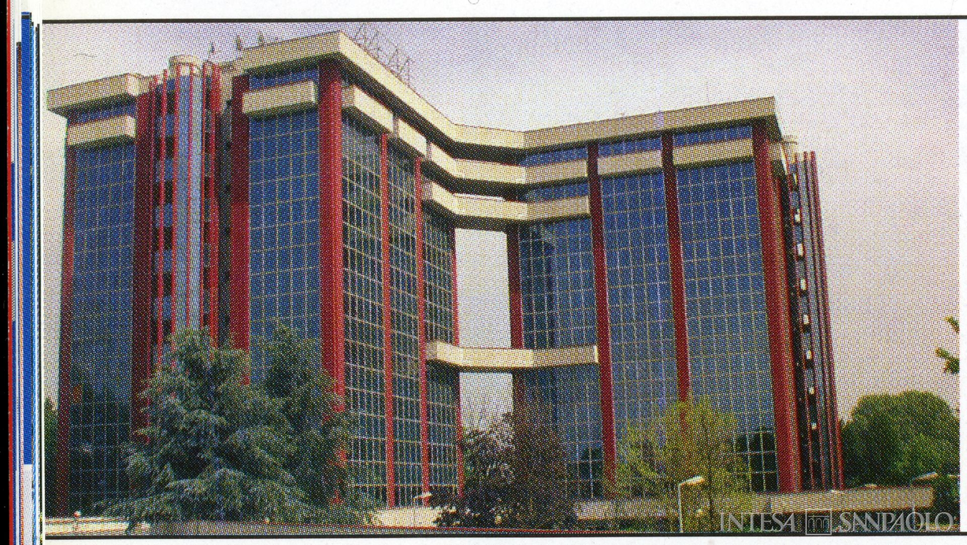 IW Bank, fotografia della sede, tratta da Bpiù n. 6, novembre-dicembre 2005, p. 30