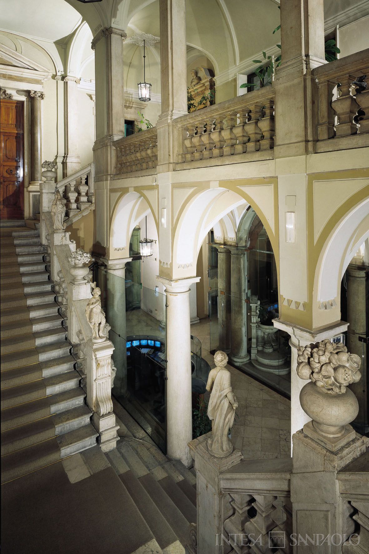 Banco di Brescia San Paolo CAB, Palazzo Martinengo Villagana di Brescia, scalone, 2002
