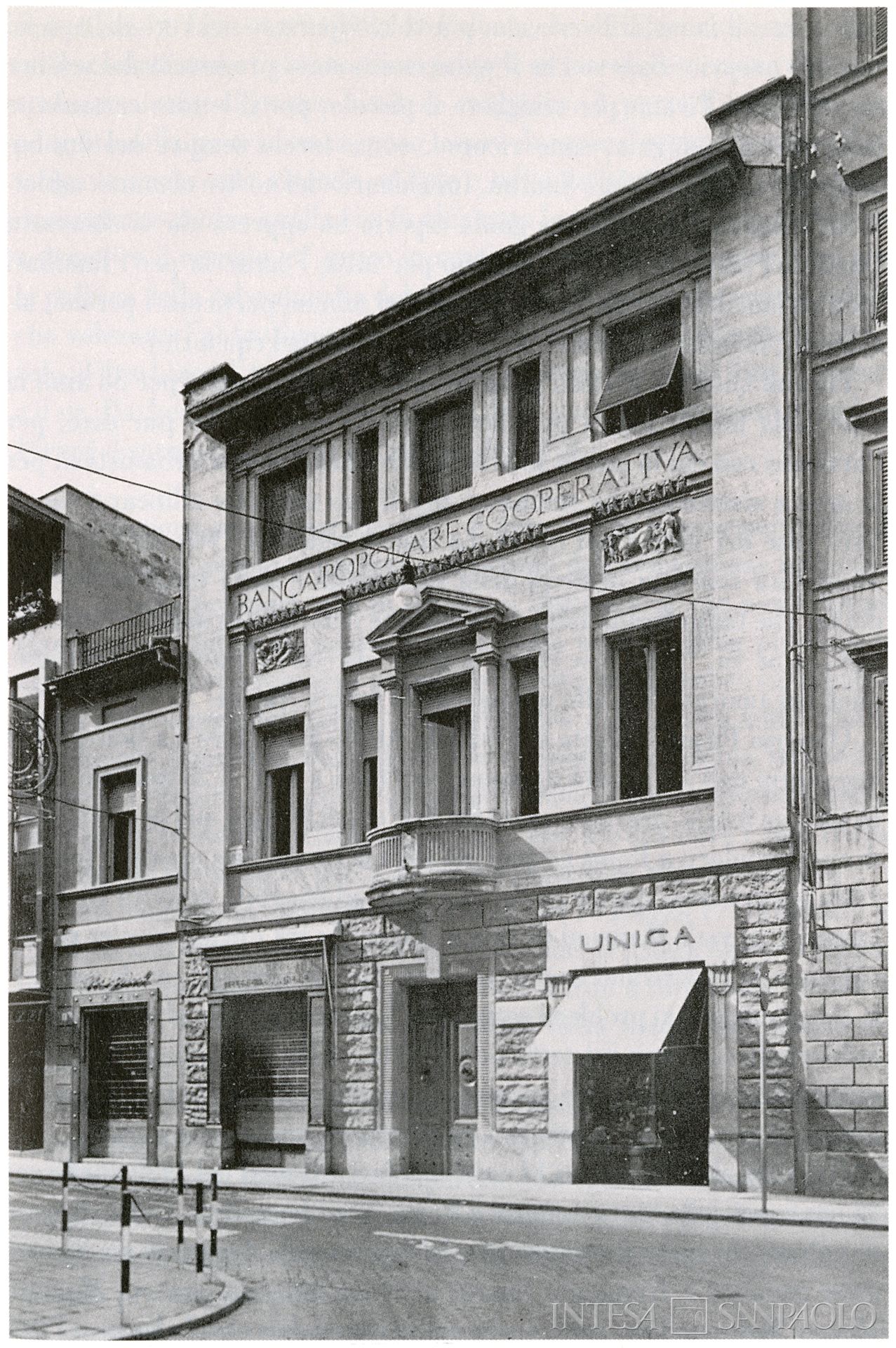 Banca Popolare Cooperativa di Jesi, sede originaria, tratta da Vitaliano Cinti, Itinerario storico della Banca Popolare di Ancona: uomini e istituzioni, Arti Grafiche Jesine, Banca Popolare di Ancona, 1991, p. 251, in ASI, Sezione Bibliografica, CONS/GRUPPO/662