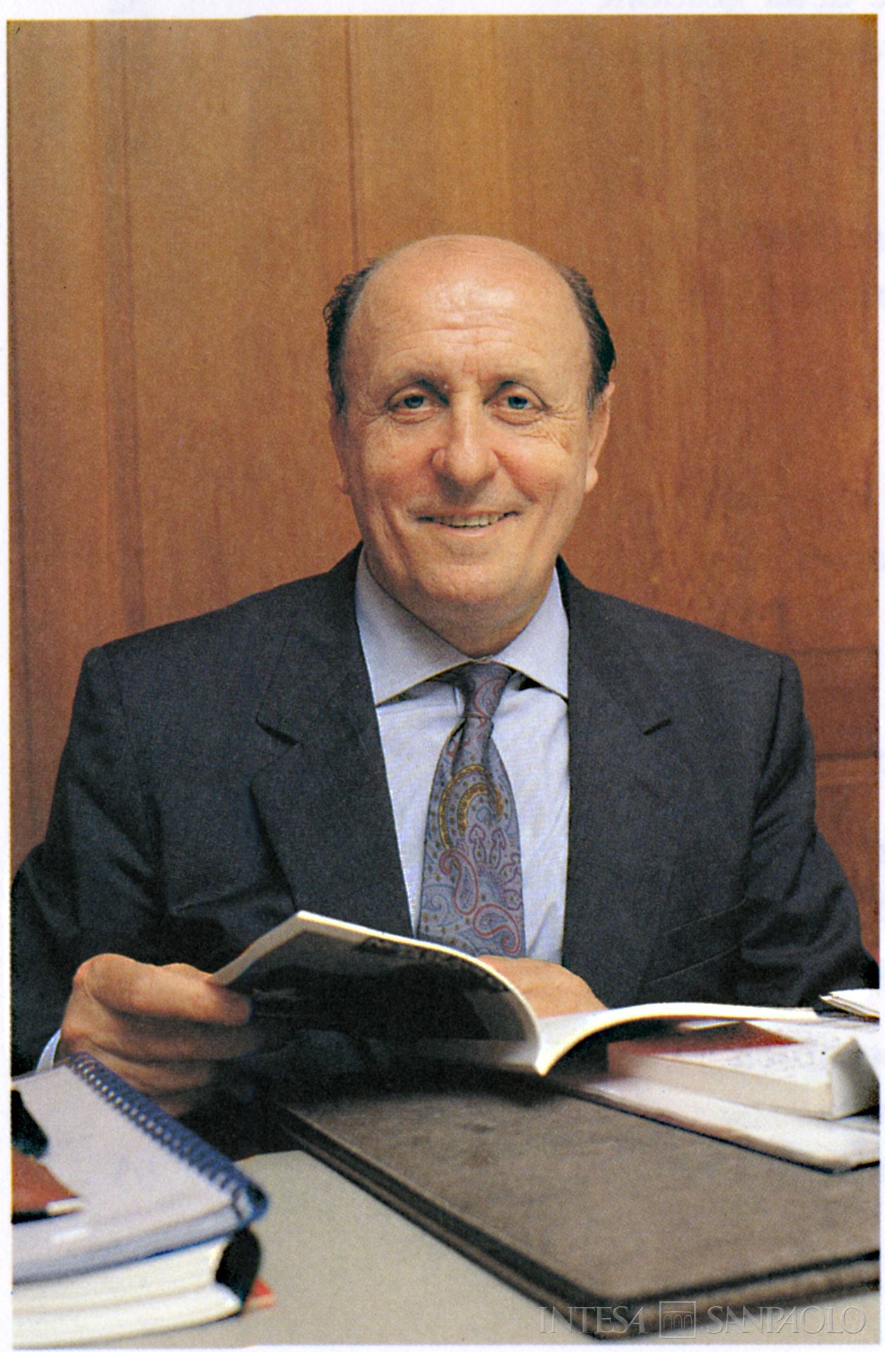 Mediocredito Lombardo, ritratto del Presidente Angelo Caloia, fotografia tratta da Relazioni e bilancio, 1999 (fotografo sconosciuto)