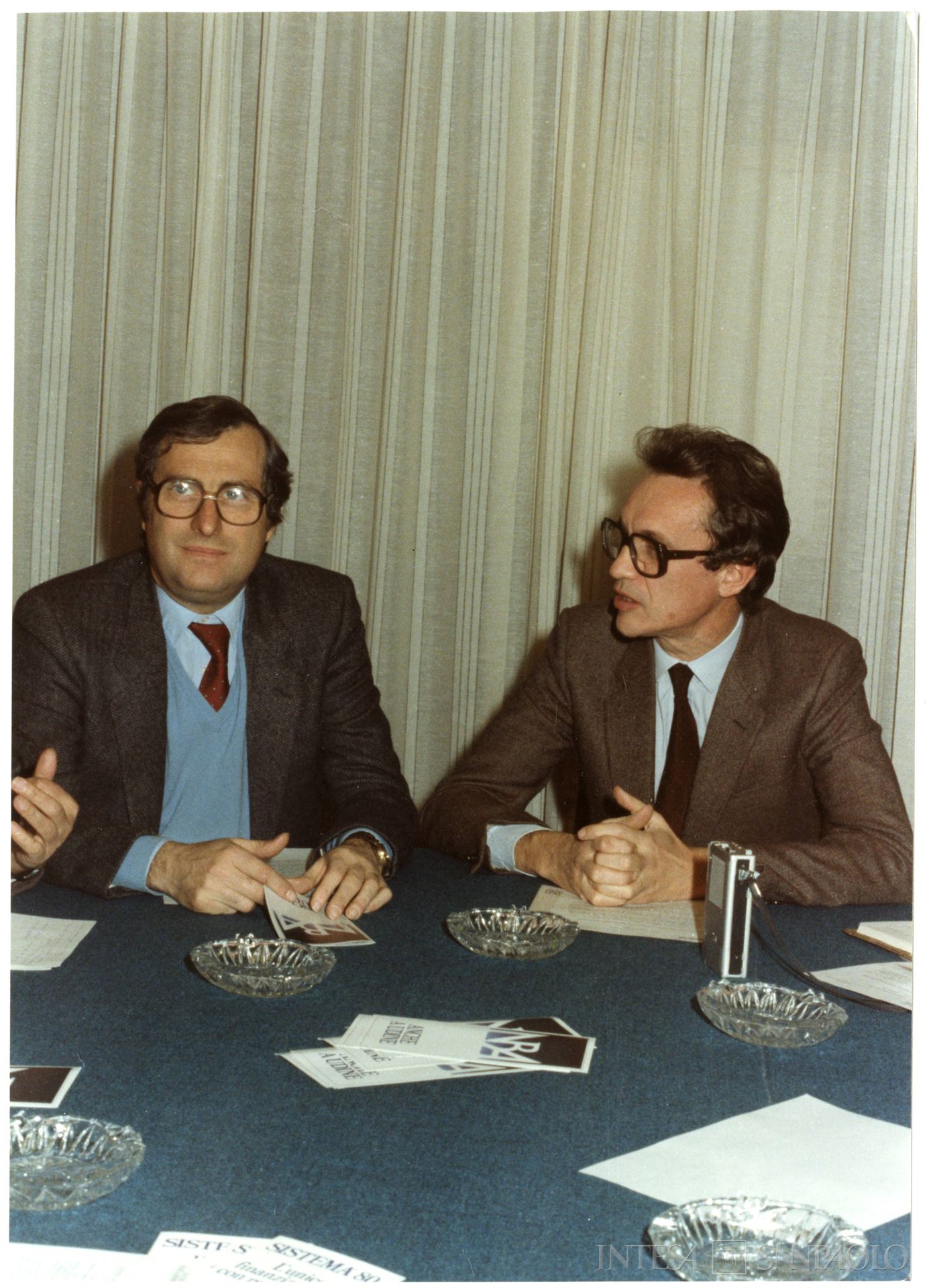 Nuovo Banco Ambrosiano, Udine, Pierdomenico Gallo e Giovanni Bazoli all'inaugurazione della filiale, 1984 (fotografo sconosciuto)